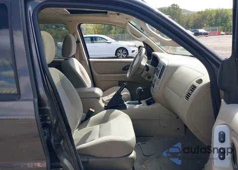 2007 Ford Escape Xlt/Xlt Sport z USA, uszkodzony, nr VIN 1FMCU93197KB35577